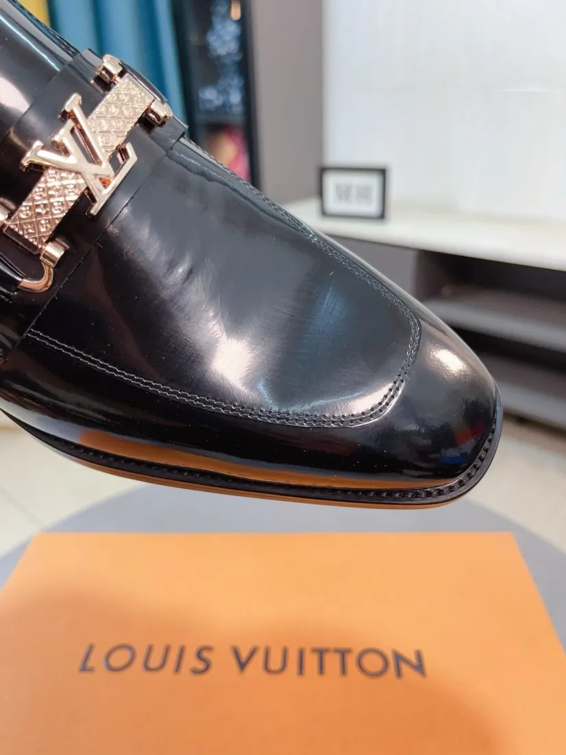 Men's men's shoes 💰500🌸🌸 [Louis Vuitton (LV)] High-end business formal leather shoes 🍀 luxurious and elegant style, both practicality and style, professional focus on details and quality, counter original 1⃣️: 1⃣️ ultra-accurate reproduction 👍🏻! Material: The upper is made of imported original calfskin➕imported Italian cowhide leather. Original anti-slip and wear-resistant outsole! Code number: 38--44 (45 customized)